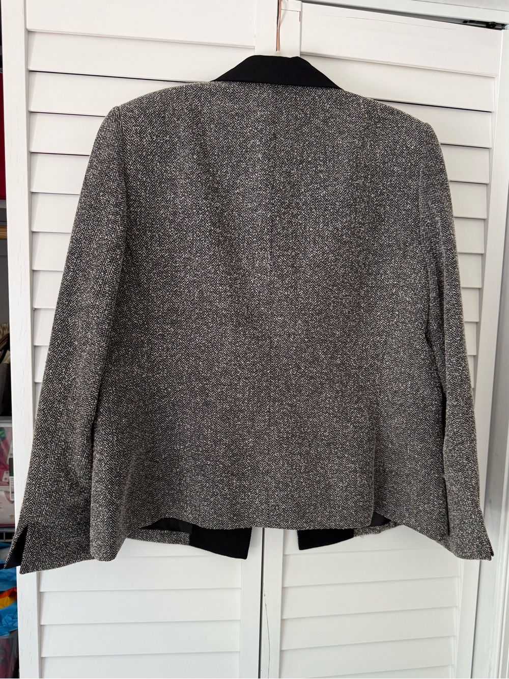 Kasper Black and Gray Tweed Blazer with Satin Lapel - Picture 2 of 3